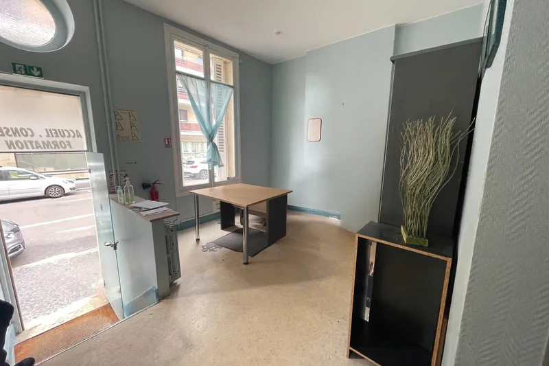 État initial du salon-entrée avant rénovation – projet Accueillir, Reims